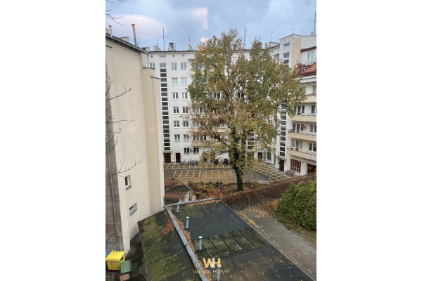 Warszawa, Śródmieście, Koszykowa, Kawalerka z antresolą, XIX - wieczna kamienica.